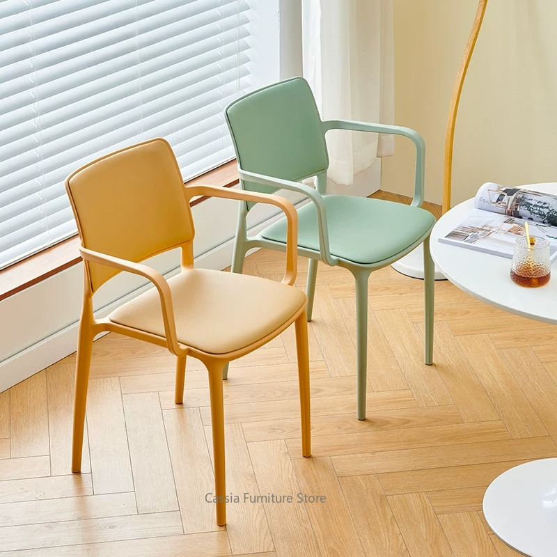 Chaise en plastique avec dossi - Commercial Kitchen Small Space avis et prix