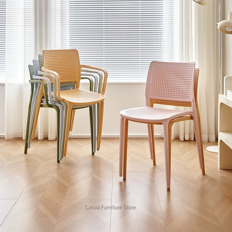 Chaise en plastique avec dossi - Commercial Kitchen Small Space avis et prix